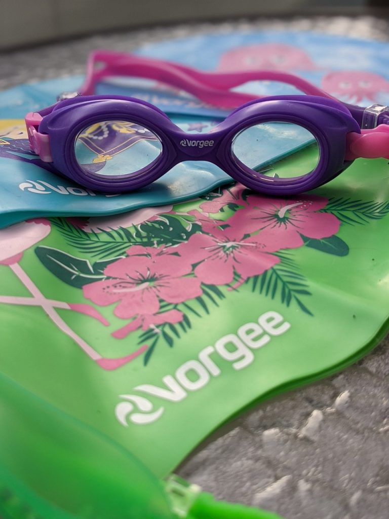 purple swim goggles as swimming gears for Latinas